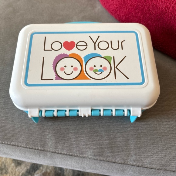 Melissa & Doug Love Your Look Toy Box - White and Blue - Picture 1 of 10